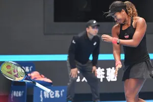 Naomi Osaka không kềm nén được cảm xúc của mình