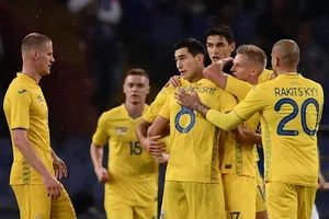 Niềm vui của các cầu thủ Ucraina sau khi ghi bàn gỡ hòa