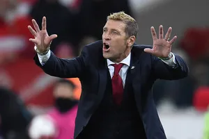 Massimo Carrera đã bị sa thải