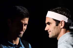 Federer (phải) tái ngộ Djokovic