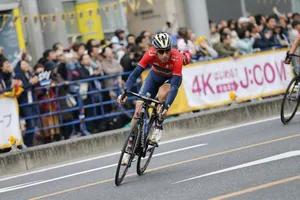 Vincenzo Nibali trên đường đua