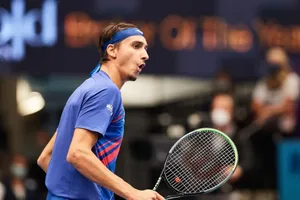 Sonego gây sốc khi đánh bại Djokovic