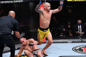 Oliveira ăn mừng, còn Ferguson - anh đã hết thời