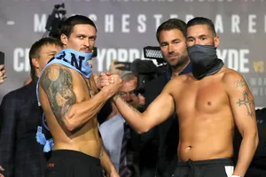 Số phận trận Aj vs Fury, trớ trêu thay, lại đang nằm trong lòng bàn tay của Usyk