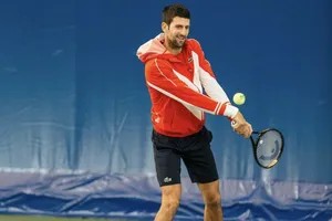 Djokovic tập luyện ở Trung tâm quần vợt mang tên anh