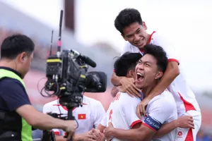 Tiền đạo Thanh Nhàn giải tỏa áp lực sau khi ghi bàn vào lưới U23 Philippines. ẢNH: VIETCONTENT 