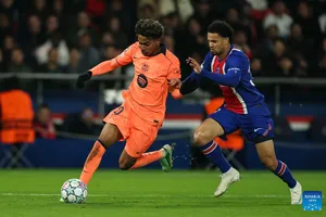 Barcelona và PSG nằm trong danh sách tốp 10 CLB nợ nhiều nhất thế giới. Ảnh: THX