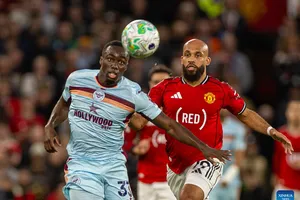 Mbeumo (phải) từng cùng Man United nhận thất bại cay đắng trước Grimsby Town. Ảnh: THX