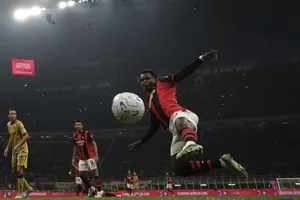Alphadjo Cisse của AC Milan liệu có kịp được thi đấu trên sân mới? Ảnh: THX