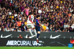 Xavi Espart (phải) dính chấn thương phải nghỉ thi đấu dài hạn. Ảnh: THX