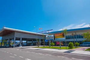 Bắt giữ nữ hải quan sân bay quốc tế Cam Ranh vì nhận hối lộ