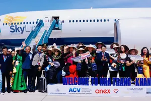 Đón chuyến bay đầu tiên từ châu Âu đến Khánh Hoà dịp Tết Nguyên đán Ất Tỵ 2025