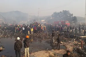 Cháy nhà máy bánh kẹo, ít nhất 1 người thiệt mạng