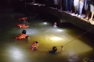 Dầm mình trong đêm tìm trẻ đuối nước