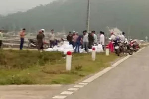 Phát hiện gần 1 tấn bột màu trắng nghi ma túy đá