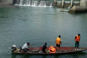 Làm rõ việc một người chết do lật thuyền dưới đập thủy điện