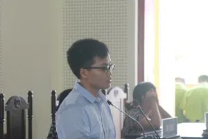 Giả nhân viên đại sứ quán, chiếm đoạt tiền tỷ, lãnh 7 năm tù