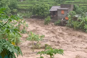 Mưa lớn cuốn trôi người, gây chia cắt nhiều nơi tại huyện Mường Lát 