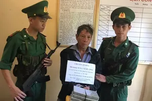 Bắt vụ vận chuyển 7 bánh heroin, 56.000 viên ma túy