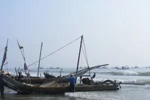 Ra biển đánh bắt cá, con tử vong, cha mất tích