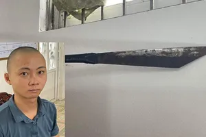 Đối tượng Trịnh Ngọc Hưng và tang vật vụ án. Ảnh: Công an Thanh Hóa