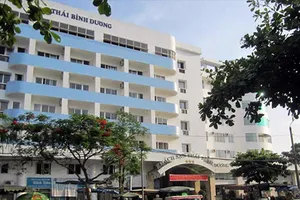 Bé gái đuối nước thương tâm tại bể bơi khách sạn ở Nghệ An