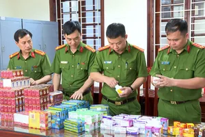 Phá đường dây sản xuất tân dược giả, thu giữ gần 10 tấn thuốc và nguyên liệu