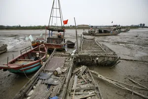 Tàu thuyền mắc cạn vì luồng lạch bồi lắng nghiêm trọng