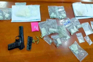 Triệt phá đường dây ma túy, thu giữ gần 5,6kg ma túy và súng, đạn