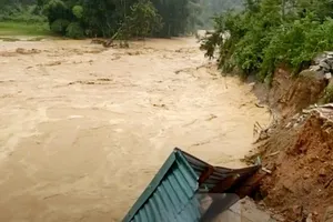 Thanh Hóa: Lội qua suối, 2 mẹ con bị lũ cuốn trôi