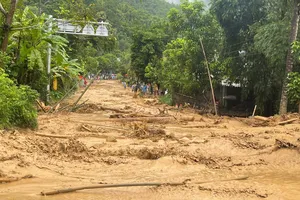 Thanh Hóa: Lũ về, sơ tán khẩn cấp hơn 100 hộ dân