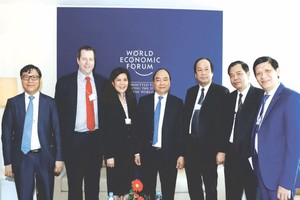 阮春福總理會見愛爾蘭夏爾集團副總裁琳達‧錫厄（左三）。 （圖片來源：互聯網）