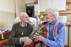 兩位百歲老人亞瑟、弗洛倫斯（圖片來源：Caters News Agency）