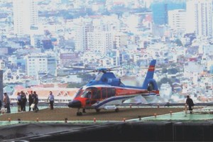 從新山一機場接送乘客的直升機在時代廣場降落。（圖片來源：互聯網）