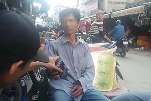 新城市場多家商店公然銷售警笛喇叭。（圖片來源：德進、陳進）