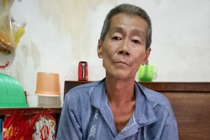 曾牛正為醫藥費發愁。（圖片來源：讀者工作組）