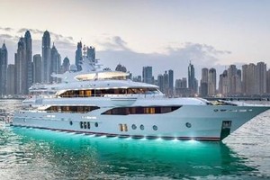 ４７米長鑲嵌寶石遊艇（圖片來源：互聯網）