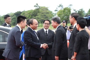 在那空拍儂府國際機場歡送阮春福總理偕夫人儀式。