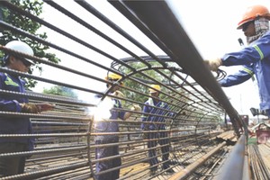 胡志明市富定水渠防淹工程。