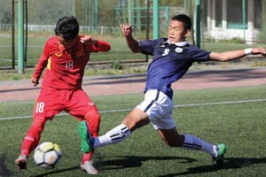 越南U16隊（左）贏得開門紅。