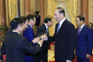 陳大光主席祝賀各大使。