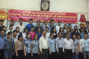 “穗城會館勵學會會員學習和傚法胡志明主席道德榜樣”座談會。