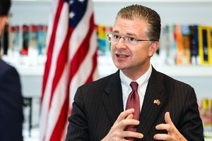 丹尼爾‧克里滕布林克大使接受訪問。