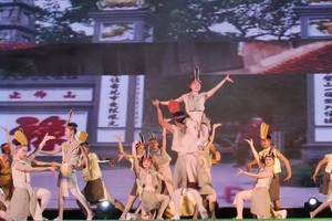 文朗公园舞台演出精彩的文艺表演节目。