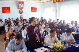 民眾有權對黨員、幹部的政治品質、道德與生活方式提意見。