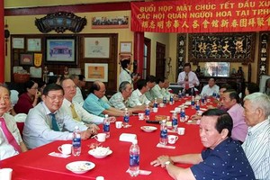 市民族處主任吳文展、市各少數民族文學藝術協會主席劉金華、市祖國陣線委員會副主席何增、第五郡郡委書記武進士、郡委副書記陳氏英武，以及該郡各科、各華人會館代表出席。