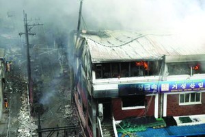 韓國首爾以西一家化工廠發生火災，整個區域被濃煙覆蓋