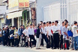 第九郡民眾爭相申辦土地手續