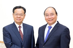 政府總理阮春福昨(20)日下午在政府辦事處接見了正在對越南進行訪問的中國廣西省壯族自治區人民政府主席陳武.