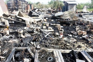 第九郡富友坊翁疃沼地街某工程施工工人工棚區(River Park區對面路段)已發生一起嚴重火警。